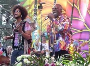 Lester Chambers (right) on stage with his son Dylan