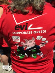 A member of the Communications Workers of America rallies for a fair contract at Verizon